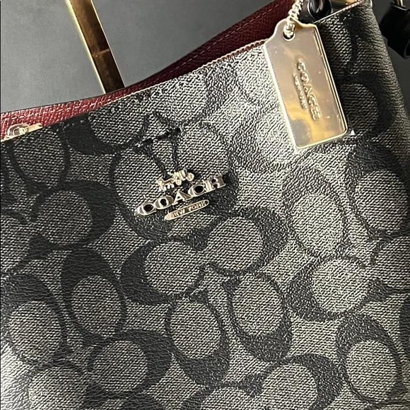 💰SOLD - 2312 - Coach Small Town Bucket Bag in Signature Canvas - Picture 2 of 10